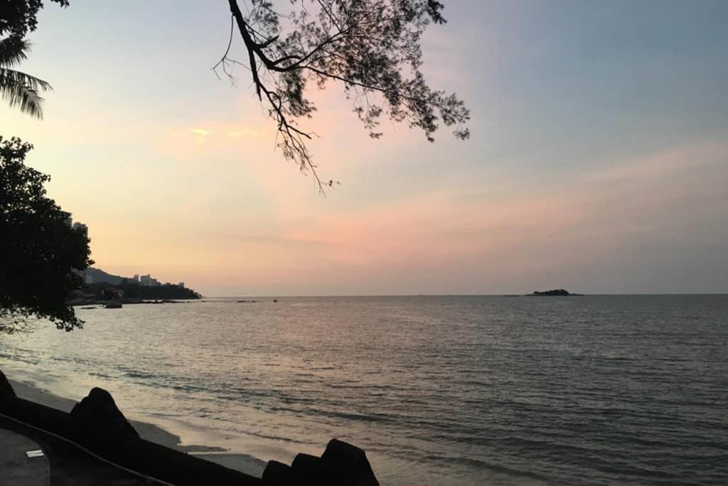 New Seaview Cozy Modern Beach House Tanjung Bungah  Εξωτερικό φωτογραφία
